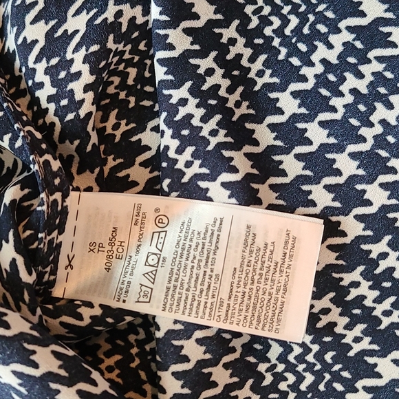 Banana Republic Tie Neck Houndstooth Print Blouse - Picture 6 of 12